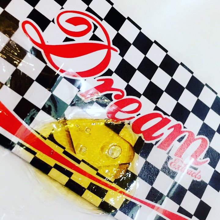 EUCLIDMC's tweet photo. HAPPY SHATTERDAY EVERYONE✨🍯 10% off all Shatter today only and every saturday 😜. Open from 8AM-12AM seven days a week❤️💚💛 https://t.co/vYWcUETb2T