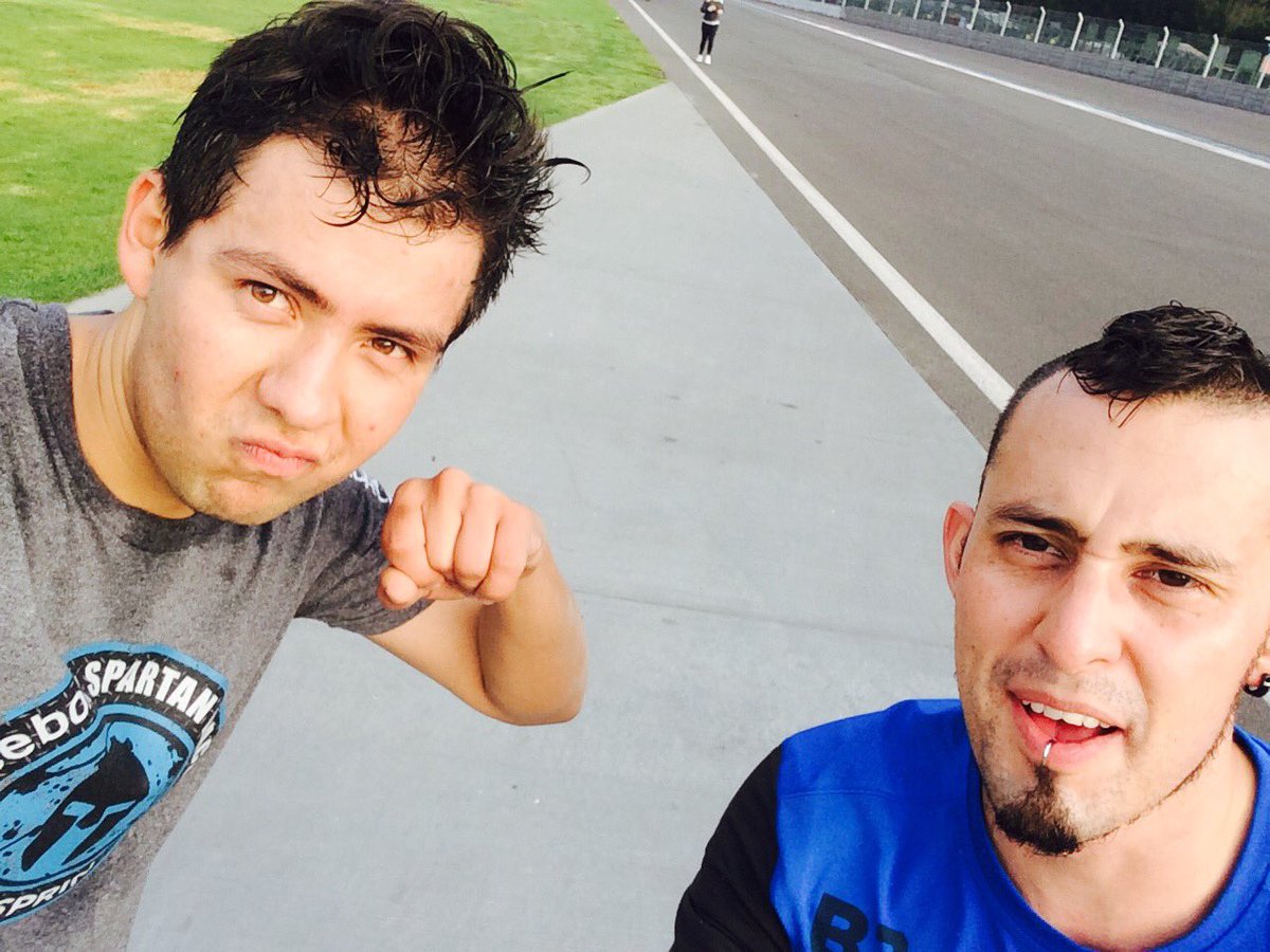 Rikr34's tweet photo. Excelente entrenamiento haciendo mancuerna 💪 con @Morfitomx @SpartanRaceMex #SpartanSprintAHR https://t.co/Lyol2WMqy5