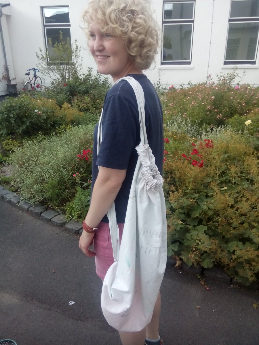 becker_birgit's tweet photo. @betttuch hat Kate einen wunderschönen Seesack genäht #wwb17 @julakim @kas_nachhaltig Heute ab 20 Uhr mit Band https://t.co/wI3OzQ8Xoy