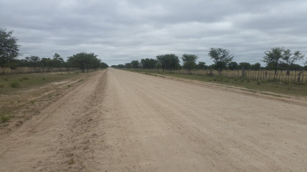 SamShafa_'s tweet photo. One of the oldest 30km gravel road that connects #Tsandi to #Onesi i love my #Namibia #OmusatiRegion 🛣 https://t.co/tBLeeNwQJq