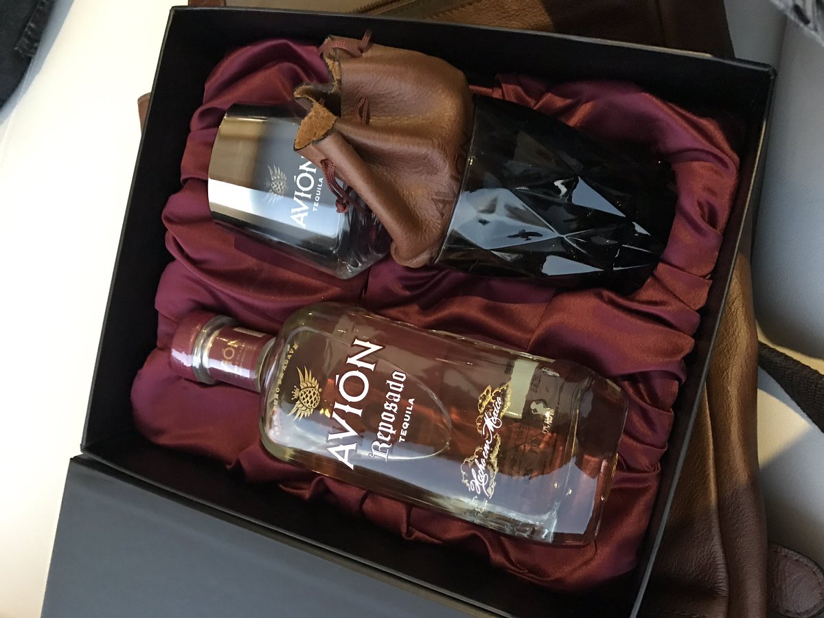 Vuittots's tweet photo. Gift From
@TequilaAvionSA
#TequilaAvion #AvionLifeSA #GXBMansion https://t.co/U6krVi77XN