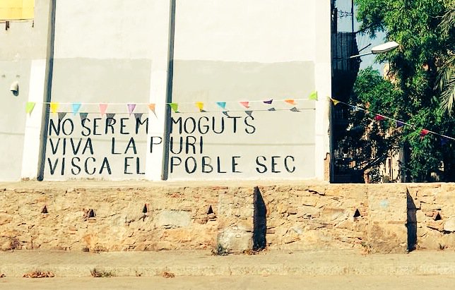 AteneuBase's tweet photo. Les parets del Poble Sec parlen: visca el Solar de la Puri! #FMpoblesec17 https://t.co/xes7xhwqxU