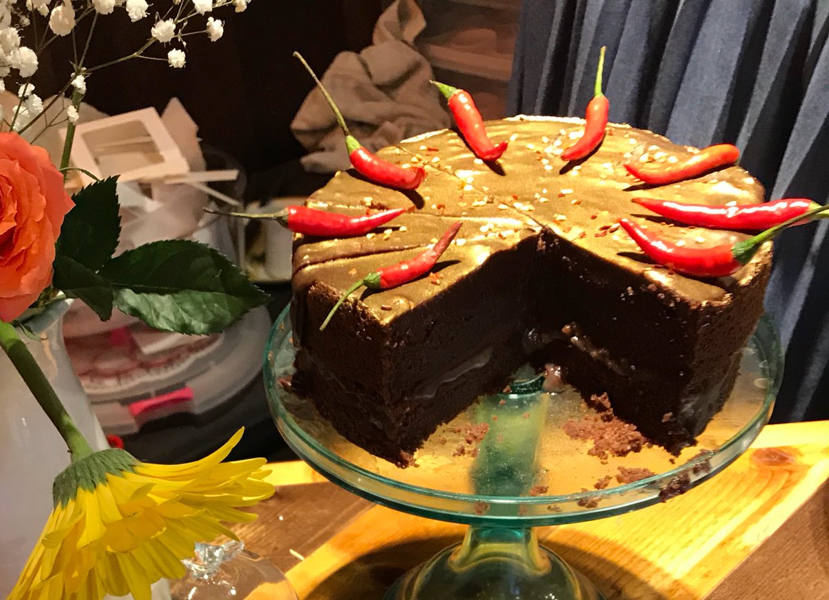 What a 😋 find at @SugarSpiceFlea market: Dani's <a href="/midnightbakery_/">Midnight Bakery</a>! We're talking cookie monster cupcakes, gin &amp; tonic cakes and chilli cake 🌶