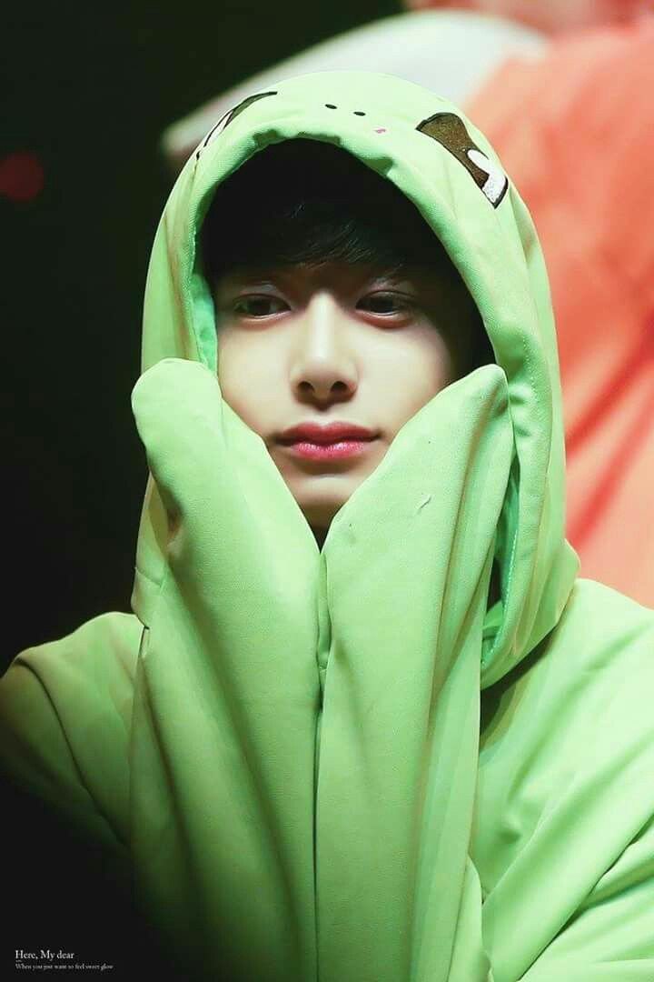 TiaBolinhoB7's tweet photo. Tão fofo yaaah ❤ Te amu muito Hyungwon💙 #WelcomeBackHyungwon https://t.co/GTs2MAQlX6