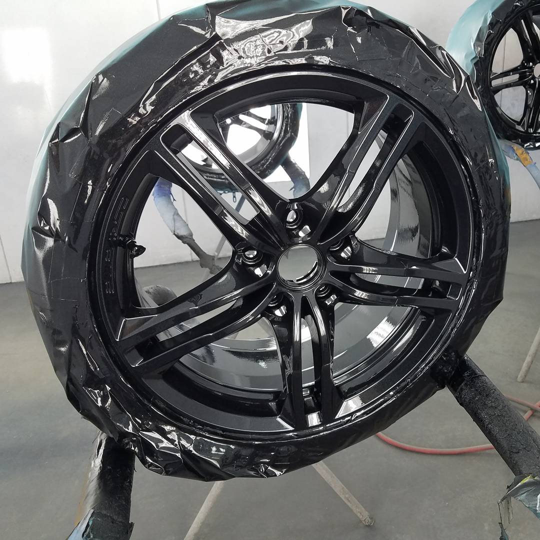 BloodxWolf's tweet photo. Painted these bad boys last week. #wheels #corvette #painter #Automotive #refinisher https://t.co/vGIJpHZrsa