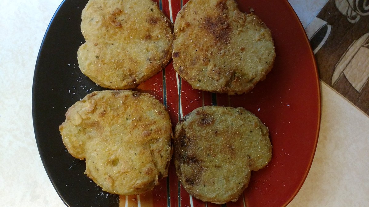 KarnesKid's tweet photo. Because #friedgreentomatoes #itsasouthernthing https://t.co/AD3ZWkYztQ