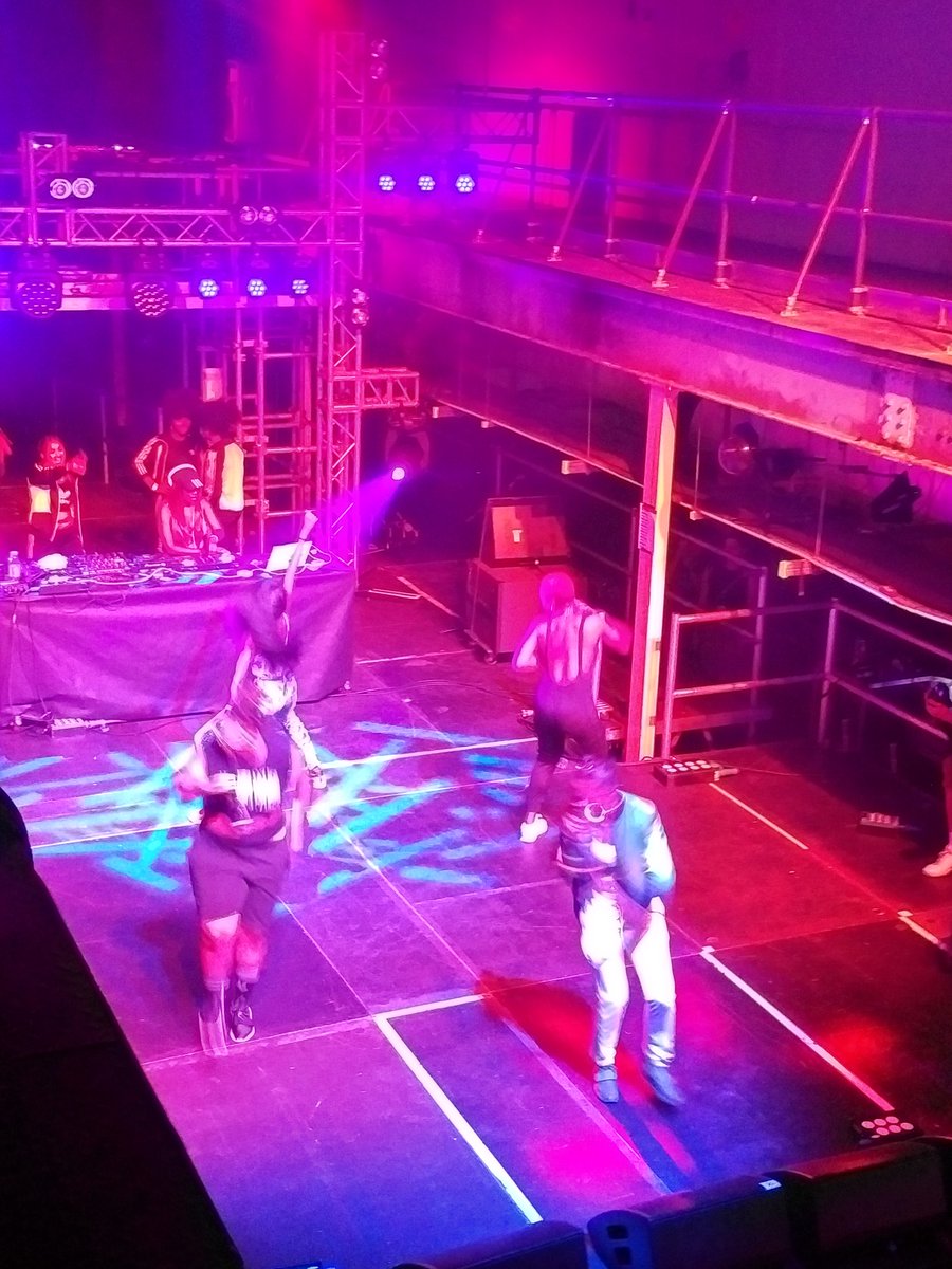 jasminedotiwala's tweet photo. "Dj run that again" @nadiarosemusic all female crew are DOPE! @afropunk https://t.co/iK03p8KjKV