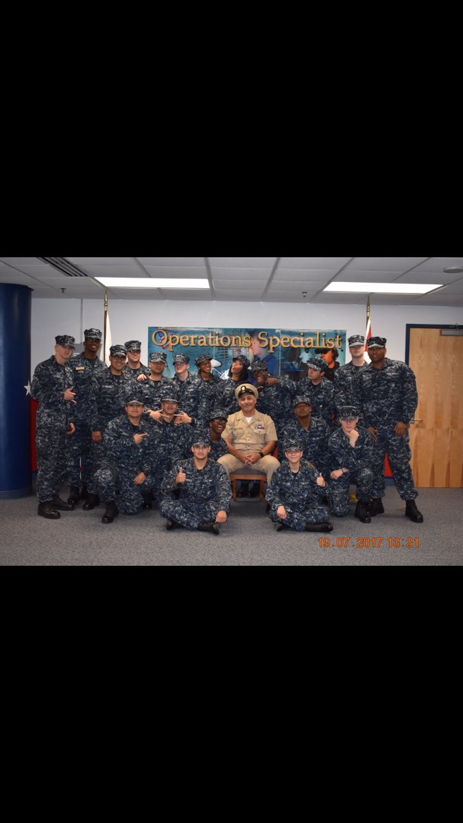 RaymondHuang_'s tweet photo. There will never be a class like this one. Glad to have been able to spent the last 8 weeks with these guys #Class240 #HooyahOS #WeMadeIt https://t.co/STDkkYBPXw