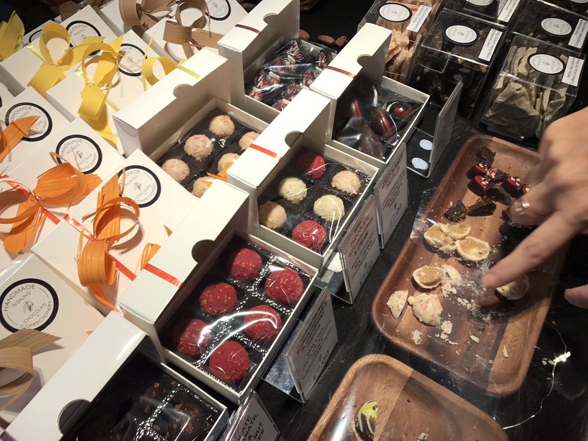 So much for my plan to taste only three types of Lucy's handmade <a href="/EalingChocs/">Handmade In Ealing</a> at the @SugarSpiceFlea market - everything is delicious!