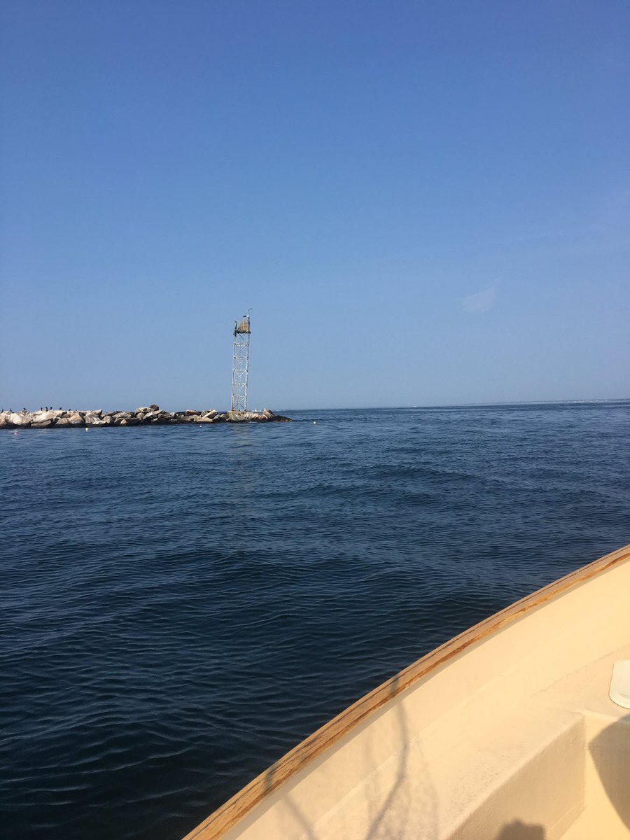 Hoxstriper's tweet photo. Beautiful morning #ptjudith #centerwall https://t.co/ukBqAoHTRH