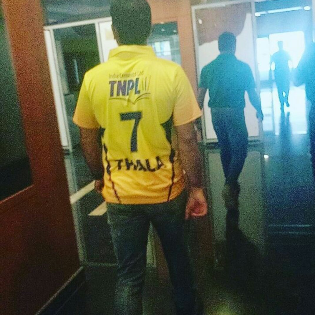 euphorria_7's tweet photo. Thala 😍😎 #MSDhoni 😎 

Goosebumps !!! #BleedYellow #CskKing https://t.co/utsWGlujWk