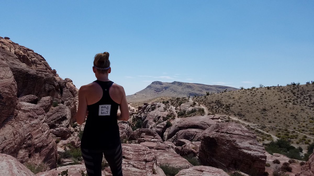 hurlbut92's tweet photo. #ralabala Nothing like a little hiking in Vegas at #redrockcanyon https://t.co/RYtcfc98Tg