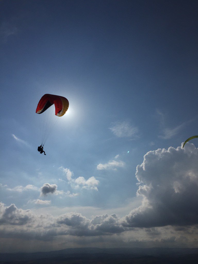 susanlammers's tweet photo. Zoon vliegt. #parapente https://t.co/2yFmtekrmd