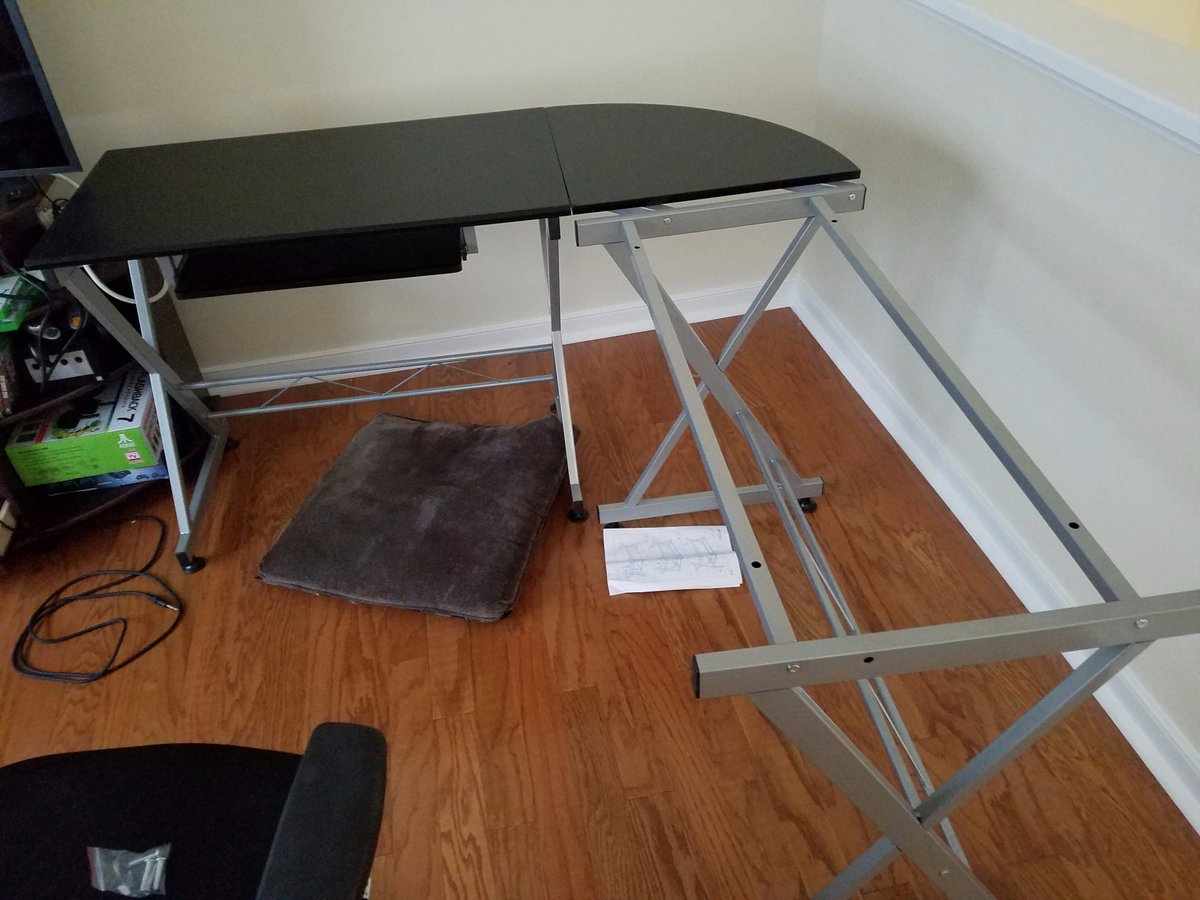 Nem_Zero's tweet photo. Yes I'd rather be drinking heated sake but here's the actual desk so far lol #Nempath https://t.co/lxyzsenIwF