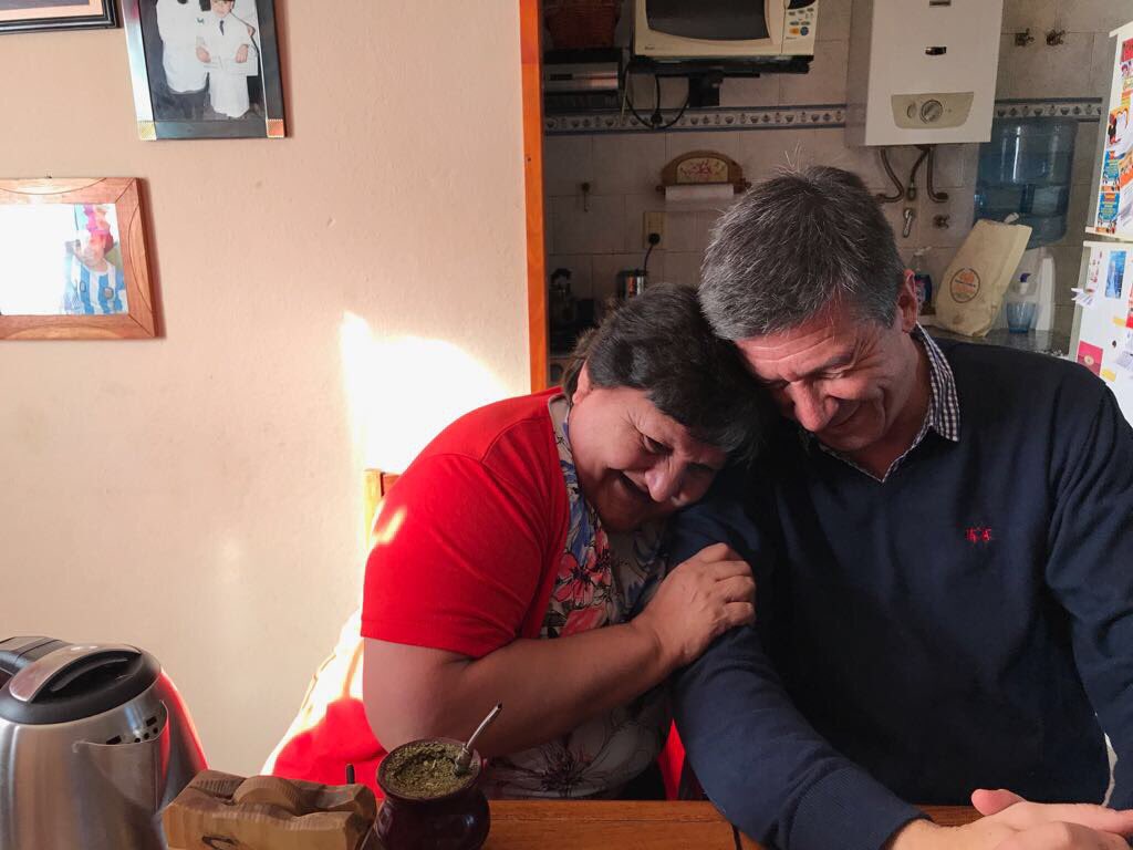 gustamenna's tweet photo. Gracias Ester por recibirnos y compartir un momento con nosotros. #CambiandoJuntos #MennaDiputado https://t.co/GgMSskloYE