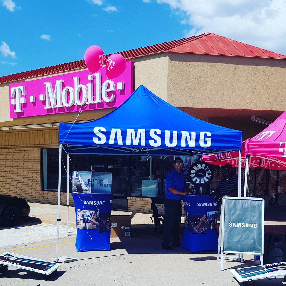 samsungfsm2's tweet photo. Come out and see us for you phone needs and prizes! Lots of food truck options also.
T-MOBILE 122nd and Penn OKC https://t.co/G1oqQFxSSQ