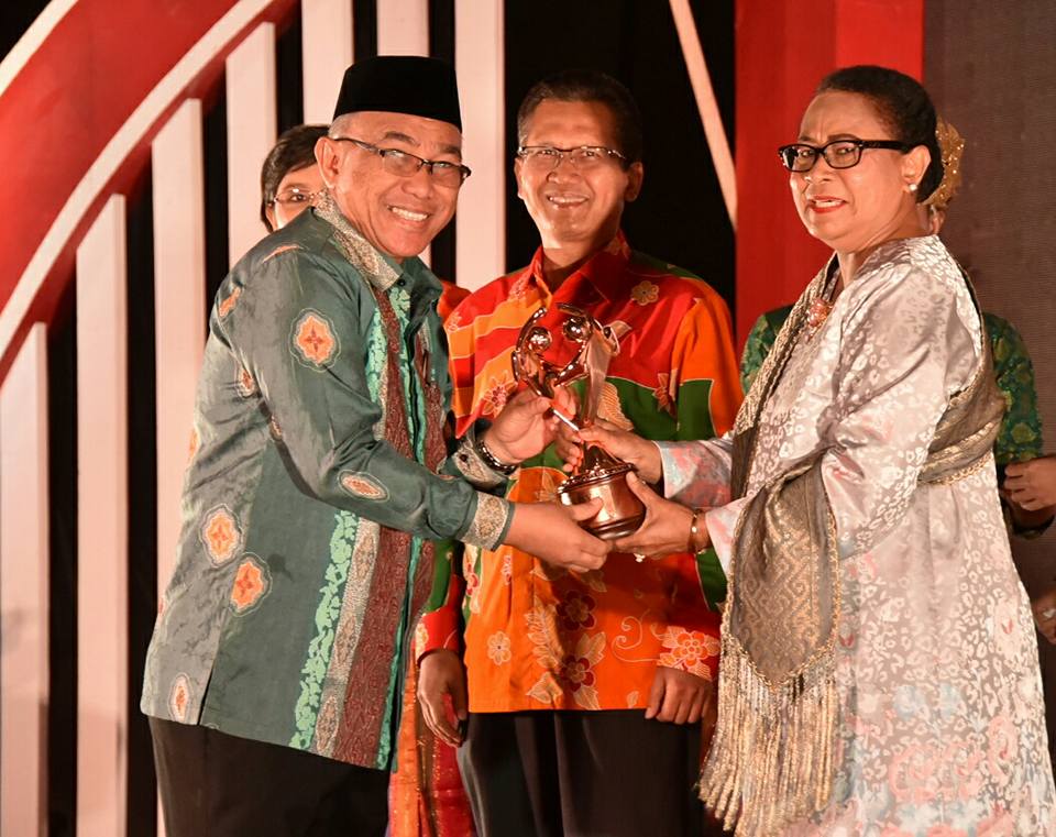 IdrisAShomad's tweet photo. Alhamdulillah, berkat kerja keras seluruh pihak, @pemkotdepok mendapatkan Penghargaan Kota Layak Anak Tingkat Nindya.
(Pekanbaru, 22/7/17) https://t.co/pU1zD11GO4