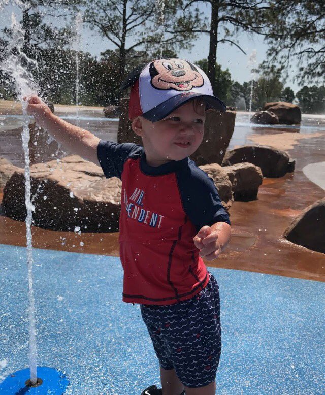 TheoReactionss's tweet image. #SummerVibes #SplashPad #SummerTime #Vacay