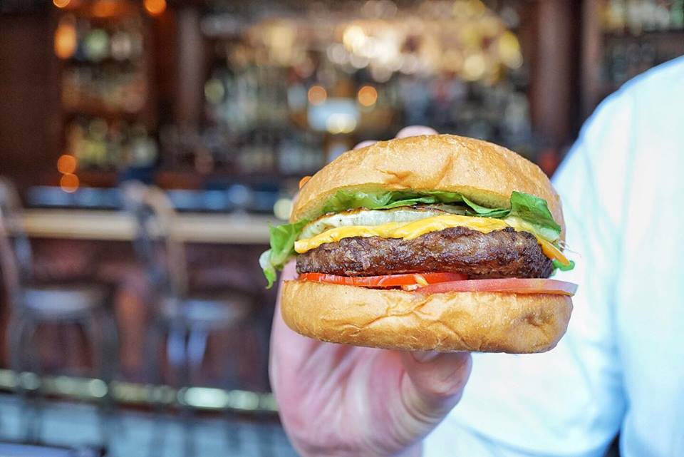 Get the energy up for the last day of #comiccon! Our Grab n Go cart is out again (til 9pm) with snacks, burgers, drinks &amp; a whole lot more!