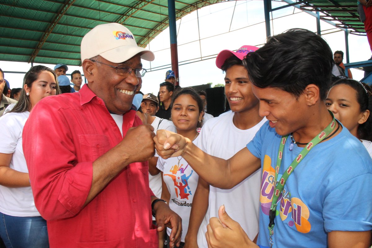 FidelVsquezPSUV's tweet photo. Un ejército de más de 6 mil jóvenes de #Anzoategui ya se incorporaron al plan de formación y seguimos @NicolasMaduro #LaConstituyenteSiVa https://t.co/TLz27uYthC