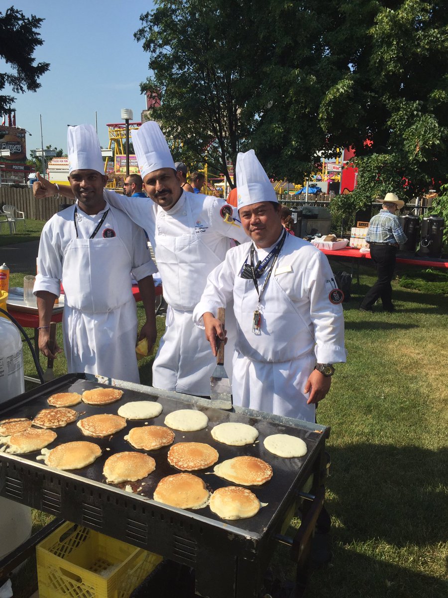 corkspark's tweet photo. @KDaysyeg with @CUPELocal30 with our awesome culinary team @Northlands @JatinNijhawan2 https://t.co/lupep4NAy3