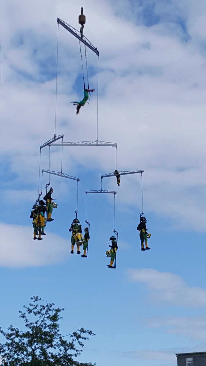 GilliganJack's tweet photo. Amazing aerial perf at Galway Arts Festival #mobilehomme #drummers #acrobatics https://t.co/Pho6D7AOQW