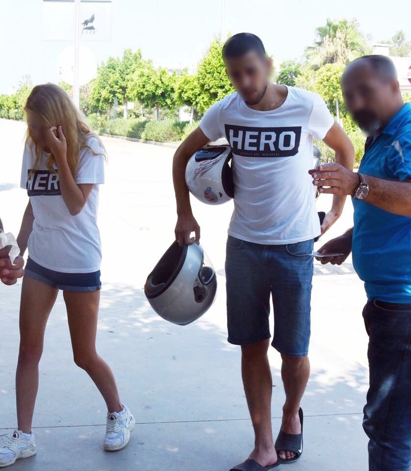 AteUrora's tweet photo. Antalya'da "HERO" tişörtü giyen çift gözaltına alınıyor ama "Hocaefendi dön artık, çok özledik" diyenler serbest ve ülke yönetiminde https://t.co/SmyIQI5VPx