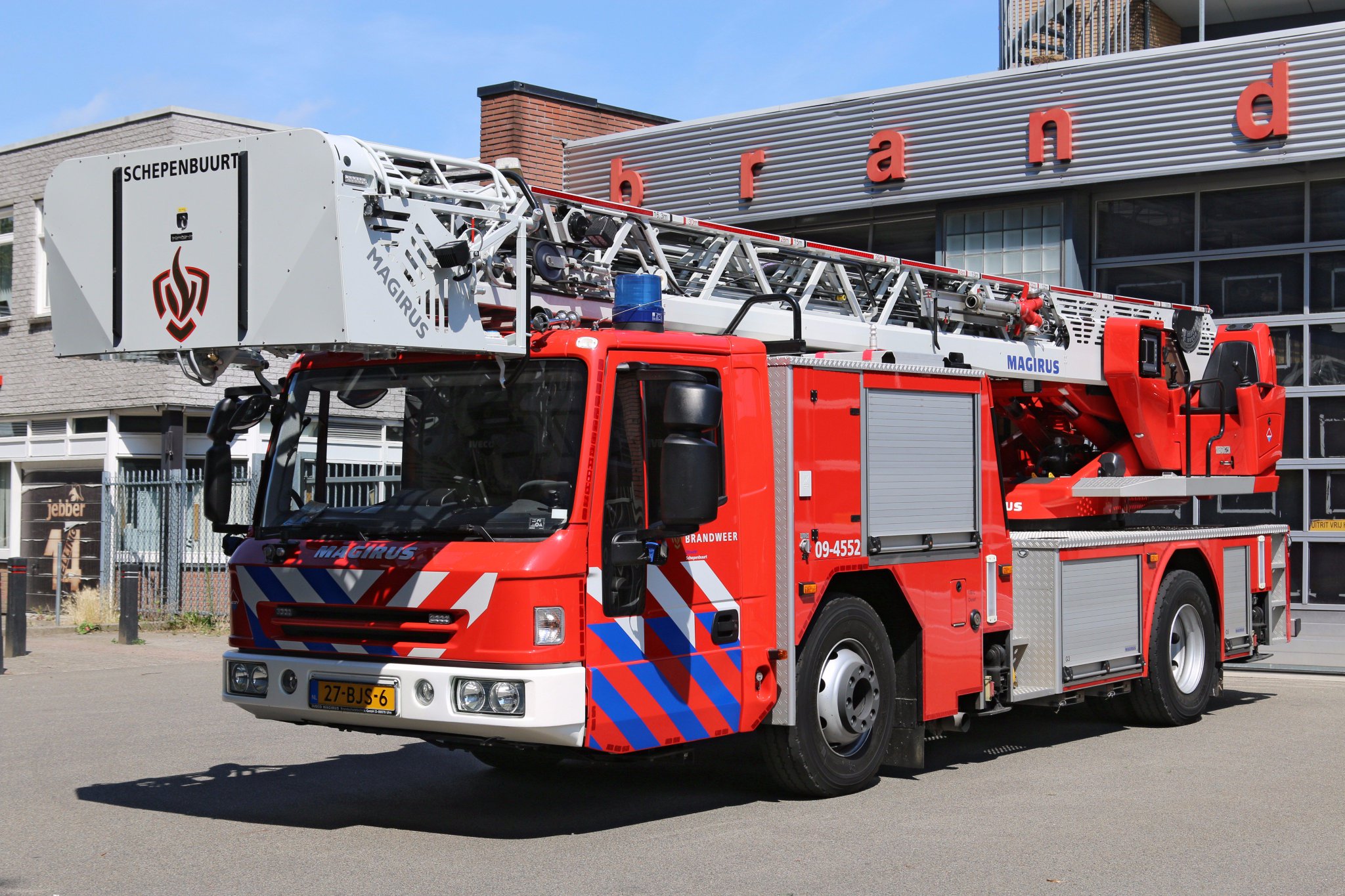 Ramon on Twitter: "Nieuwe ladderwagen brandweer Utrecht post Schepenbuurt. #Utrecht https://t.co/4KCD9w3jth" / Twitter