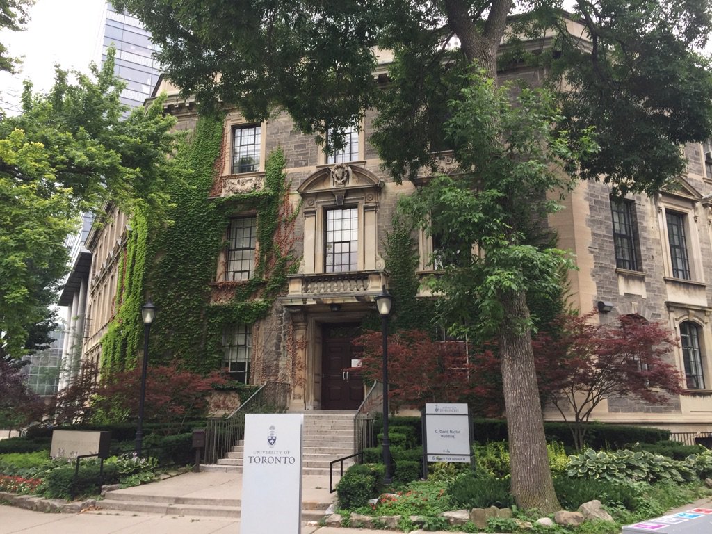 LIVEBOSSES's tweet photo. Want to start again and study here ! ;-) #Toronto #UniversityOfToronto #VisitingToronto https://t.co/47mepqSFSM