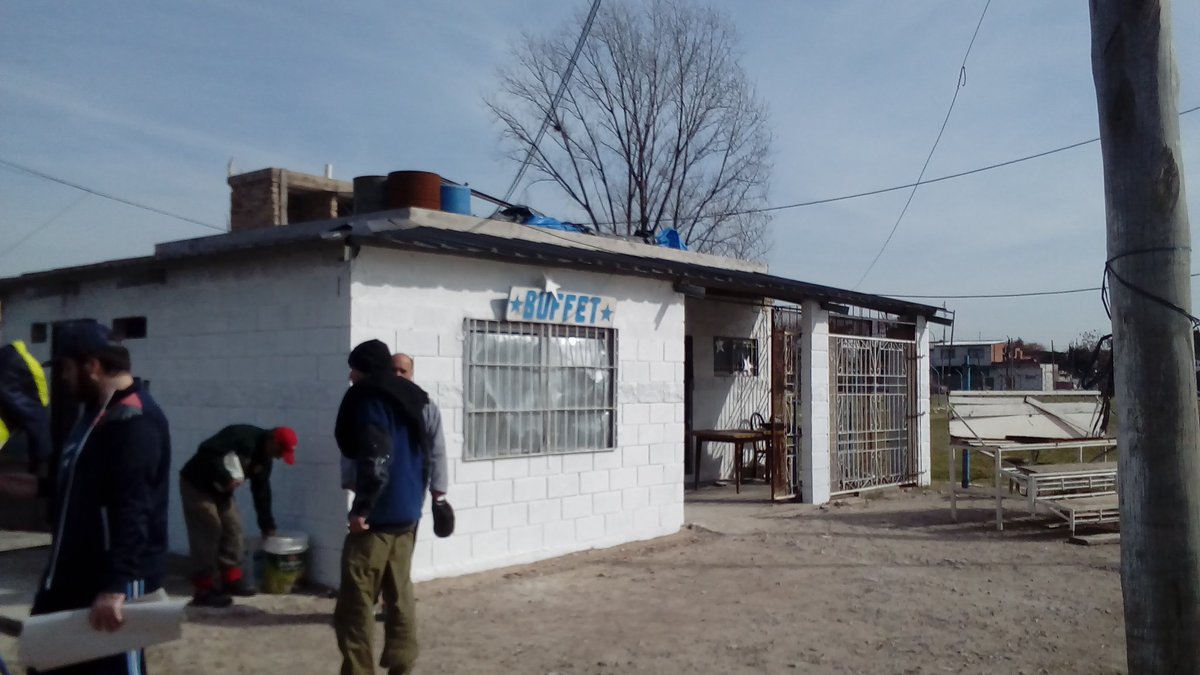 juv1pais_lanus's tweet photo. La @jgenlanusok y @JuventudFRLanus pintaron el Club Estrella de Luján (EscaladaE), 1 entidad fundamental del barrio. https://t.co/c6x4n61hdH