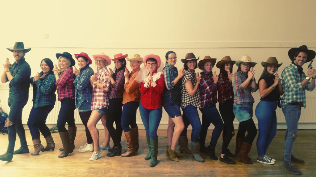 Loved #linedancing with Jess and her #cowgirls &amp; #cowboys in #Brighton today! <a href="/CheerleadingCo/">Cheerleading Company</a> <a href="/Jessica_Pad/">Jessica Padley</a> #henparty #yeehaw #cottoneyedjoe