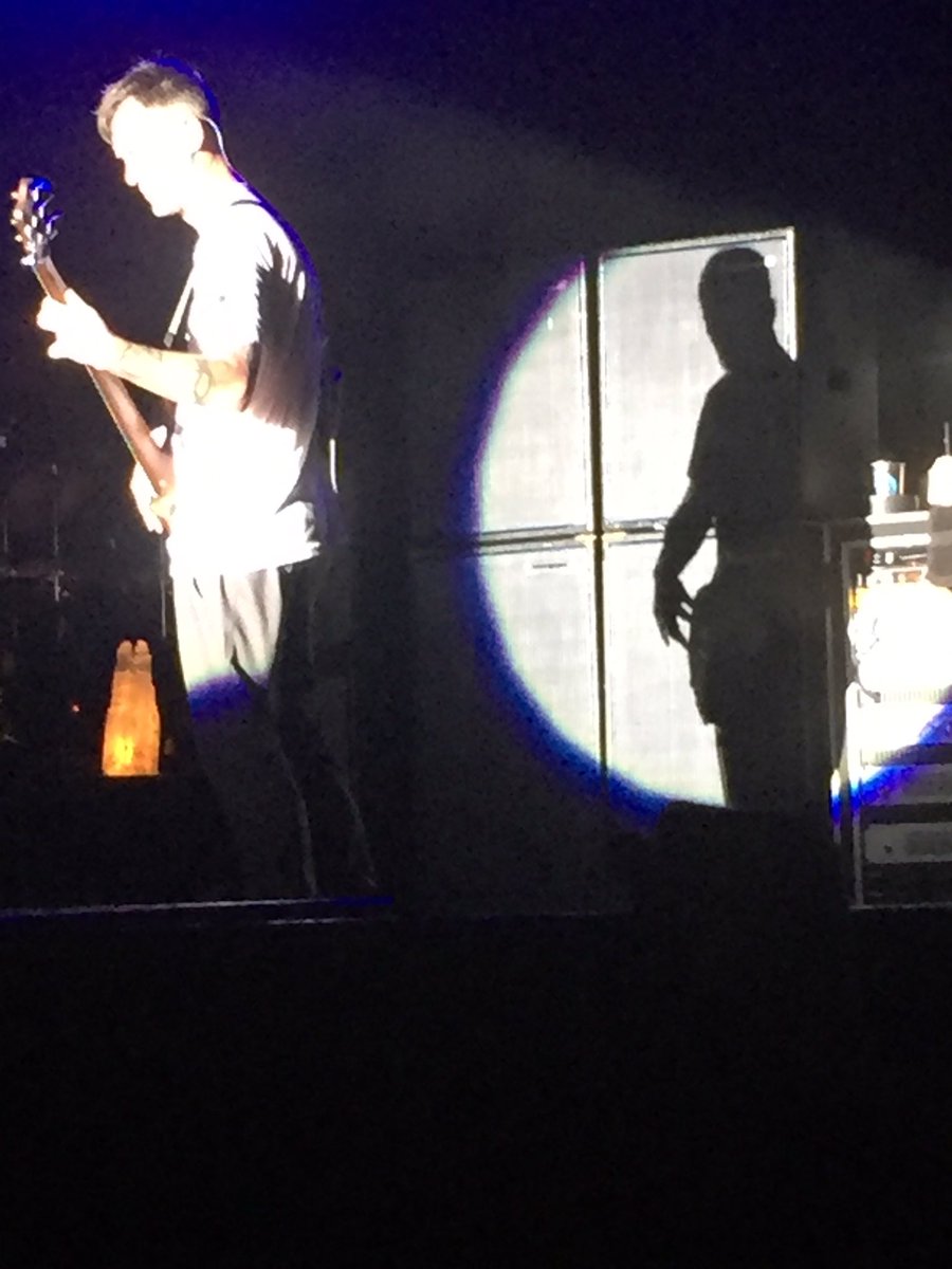 jamesFiddla's tweet photo. @311 Set list was on point last night!! I know y'all saw me and the #brodels livin n rockin!! @pnut @NickHexum @Greghoganjr https://t.co/Et2sFJV2ar