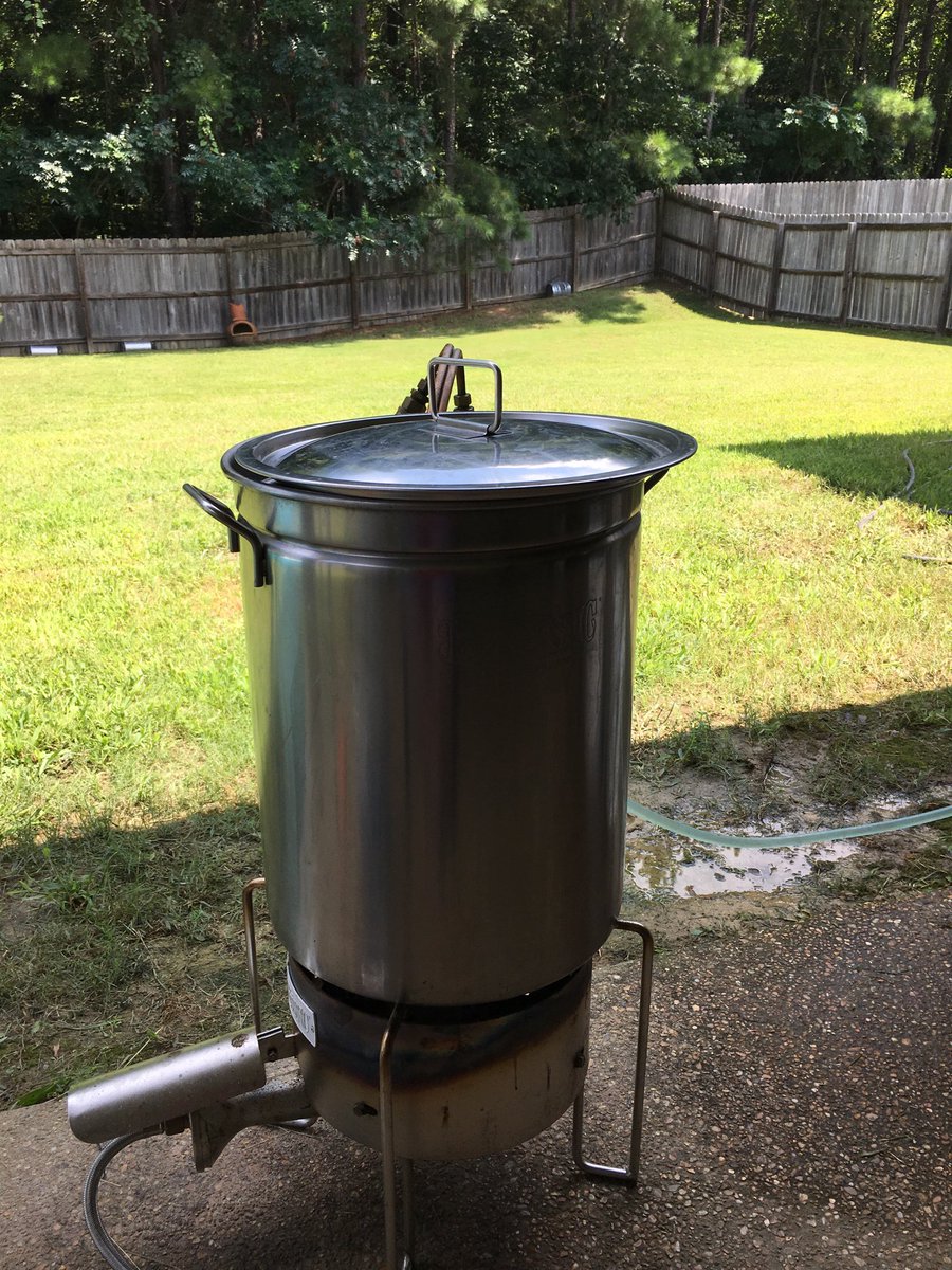 BadMojoBrew's tweet photo. Another brew day almost complete. Summer Bear session NE IPA with summer hops and oats https://t.co/dU67Ytcvbh