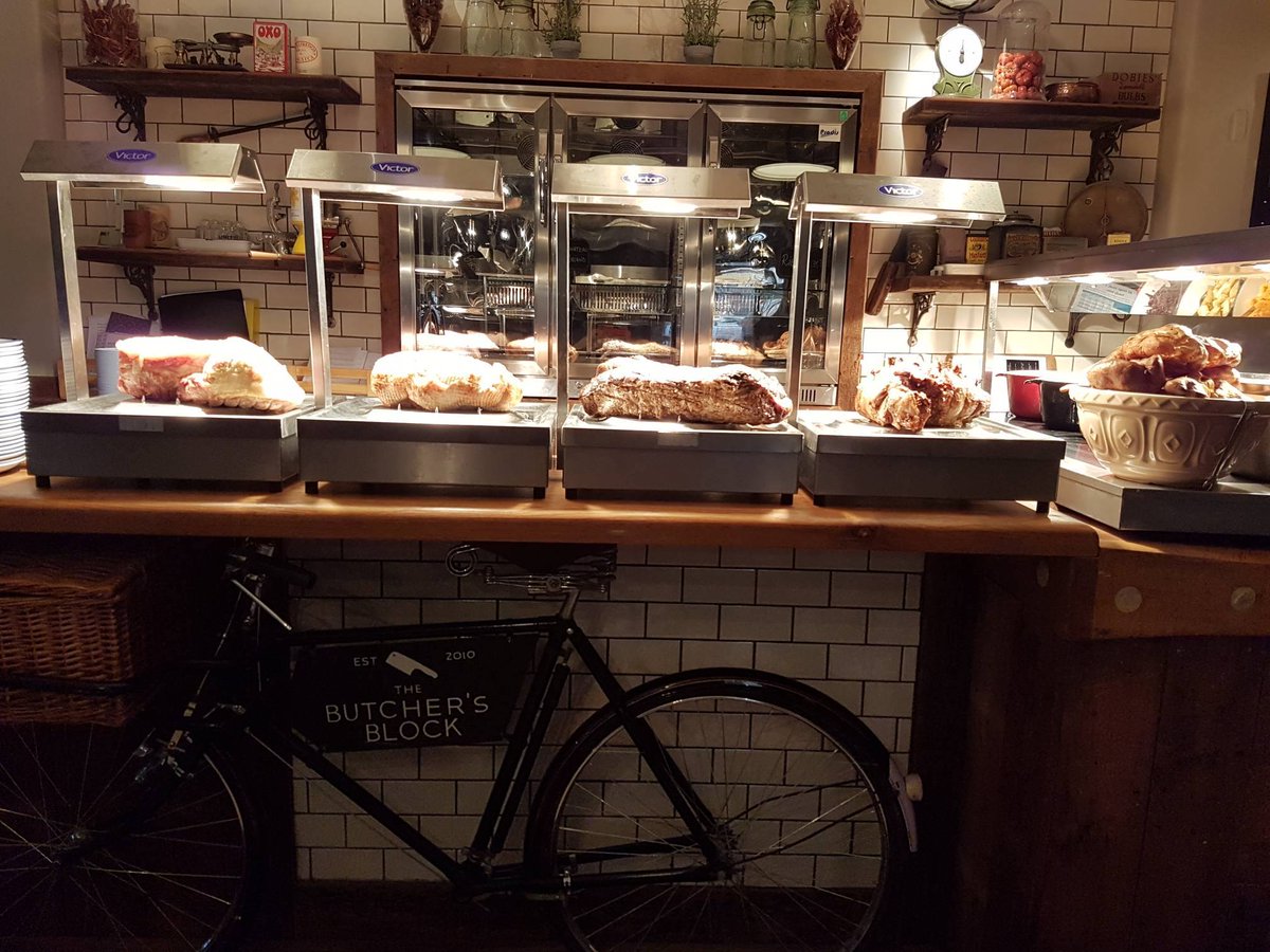 Did somebody say carvery !  come on down to the Chequers and enjoy 4 meat roast served from 12am - 6pm sundays #lazysunday #marlow #roast