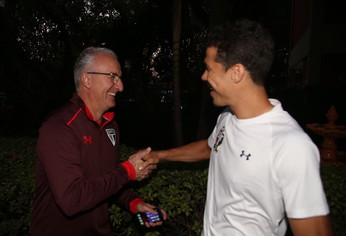 SaoPauloFC_eng's tweet photo. 📸 Some backstage moments of @Hernanes returning to his home! #TheProphetIsBack #ThisIsSãoPaulo 🙌 https://t.co/iC9jqblFBf
