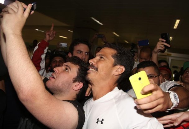 SaoPauloFC_eng's tweet photo. 📸 Some backstage moments of @Hernanes returning to his home! #TheProphetIsBack #ThisIsSãoPaulo 🙌 https://t.co/iC9jqblFBf