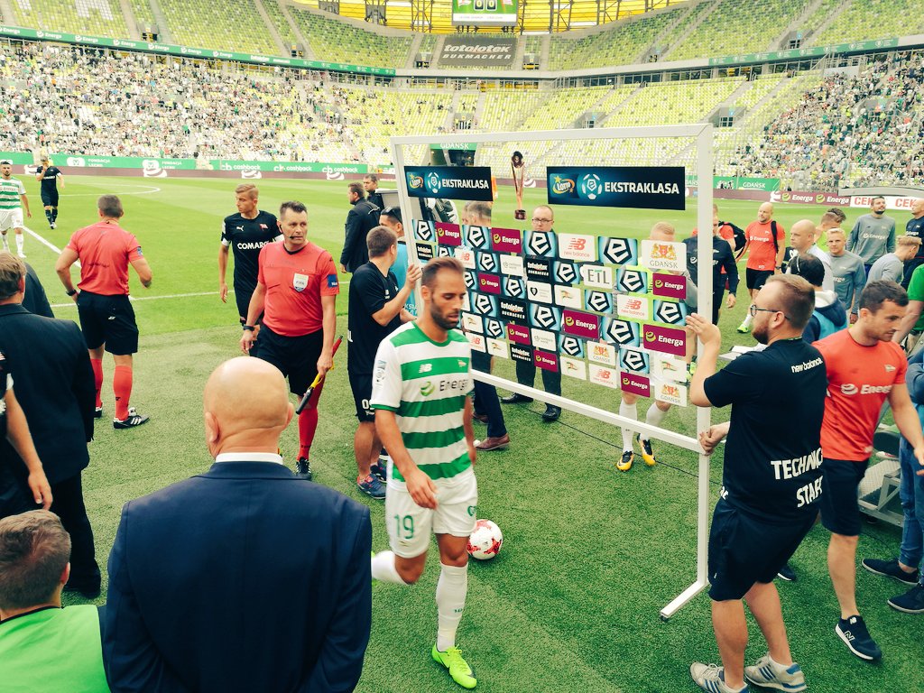 PolsatPlusArena's tweet photo. Do przerwy 0:0 ⚽
Bramek jeszcze nie było, ale #MocWrazen jest 👌
#StadionEnerga #Gdansk https://t.co/EDHrFhTw0Y