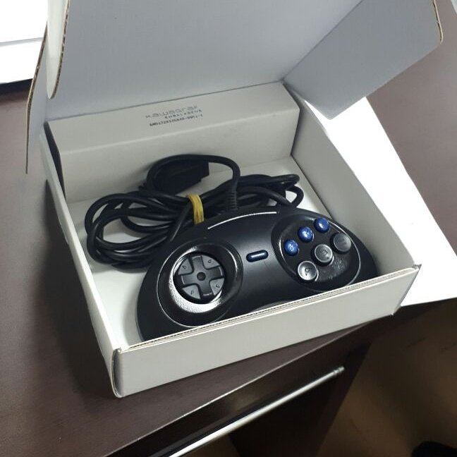 ComuDoMega's tweet image. Protótipo da nossa caixa para medição juntamente com o protótipo do nosso controle de seis botões. #sixbutton #sega #megadrive #segagenesis