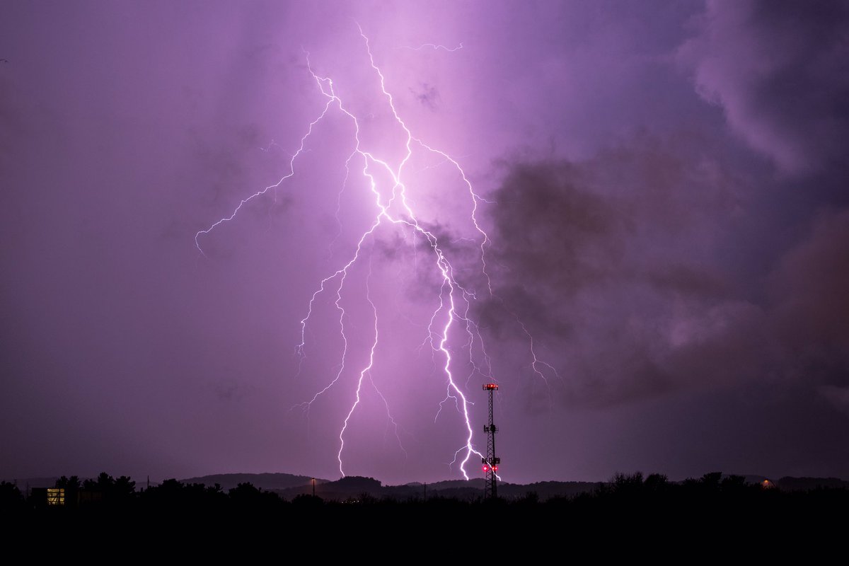BPatersonPhoto's tweet photo. Lightning over Cranberry last night. @WPXIScott https://t.co/3clBtJkJvz
