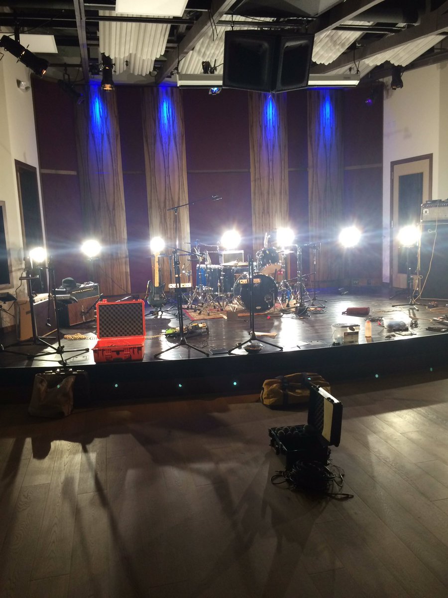 DiamondsandLust's tweet photo. Recording at #heartwood today new songs &amp; video coming soon! #NWOHRB #rocknroll #heavyrock #70srock https://t.co/5iRl1jWjpr