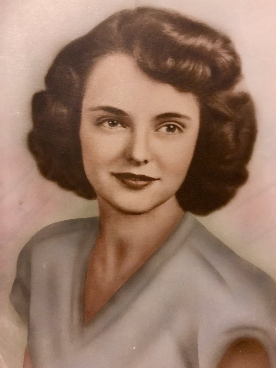 vividay27's tweet photo. just got the portrait that m&amp;d got me for graduation!! eeeeee! damn, I look gooood, amirite? #firsttweet #twitterfiction #roleplay #inte5340 https://t.co/XxpFWahosp