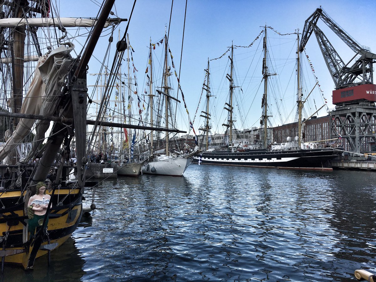 herrainpukimo's tweet photo. #TallShipsRaces jatkuu vielä huomiseen asti! Kotikaupunkimme Turku todella antaa parastaan! #turku #visitturku https://t.co/Zki2HQ1nYy
