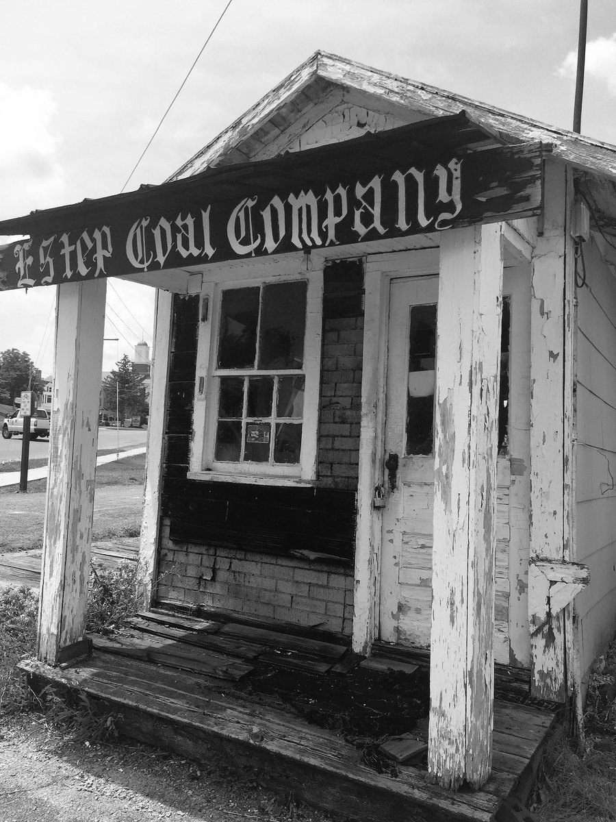 wcsFHSsan's tweet photo. Explored #johnsoncityTN and #elizabethtonTN &amp; geeked out on the #history 🙌🏻🚘🚂🇺🇸 #carnegiehotel #winecellar #RRhistory #coalstore https://t.co/k7YOQWLW5F