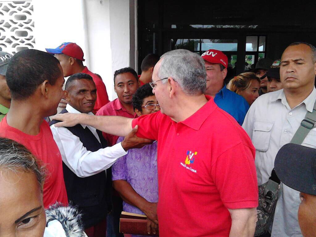 NoticiasCbo's tweet photo. Gob.@rangelgomez llegó a Caicara del Orinoco para activar la maquinaria 4x4, rumbo a la victoria Constituyente #VenezuelaVotaEn8Dias https://t.co/noCaZONaWx