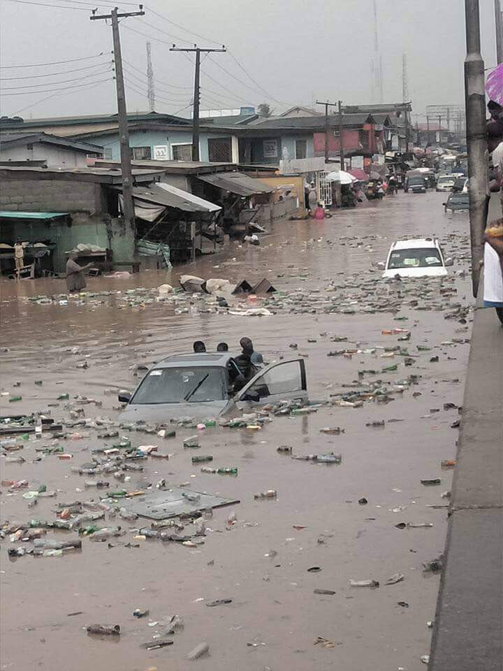 meerheam's tweet photo. This picture depicts a lot of environment issues one of which is pollution join in the #YabaStreetConference and #StareDownOnPollution https://t.co/C9iFefWgVv