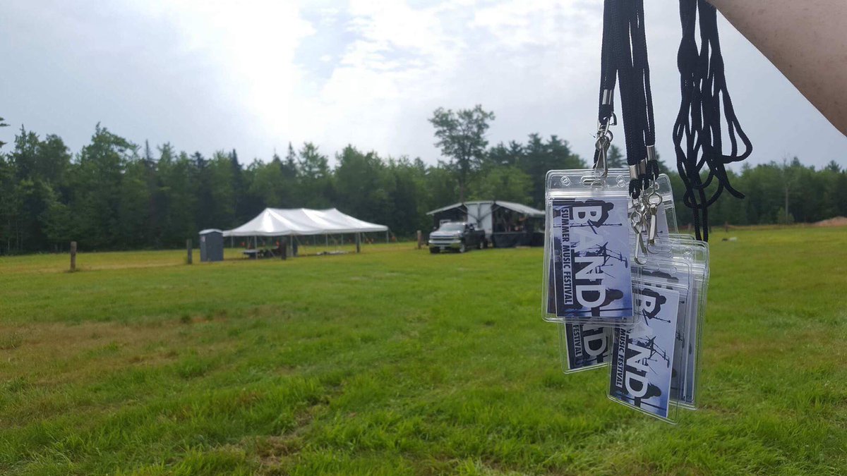 GreenGoldInc's tweet photo. We're all set up &amp; ready 2 go! #Summer #Music #Festival @ #Crooked #Oak #Farm in #Sanford #MAINE 12pm-11pm #FOOD #DRINKS👌🏼💨 #MERCH #MUSIC https://t.co/ZTl1ALezTk