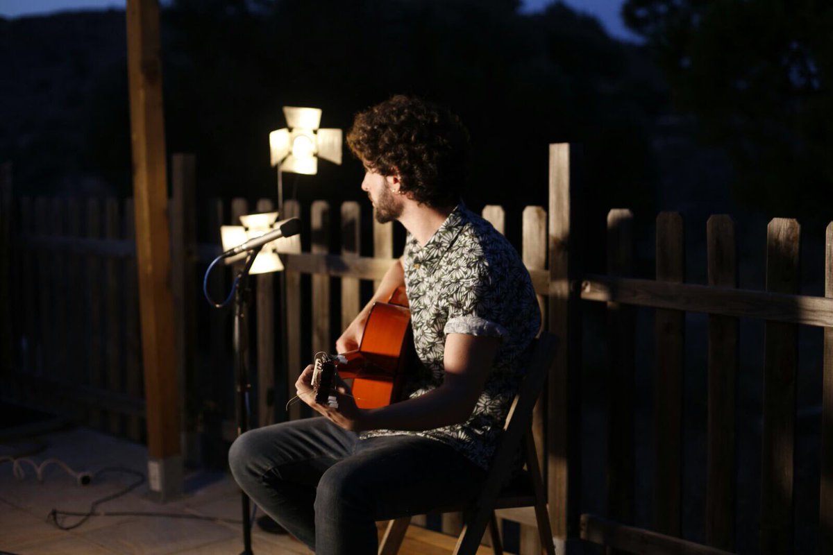 conelruido's tweet photo. Esta semana hemos salido del estudio para grabar un acústico muy especial con @PepeCarmonaMusi Muy pronto lo veremos en #DirectoAlRuido https://t.co/9y954zhfQu