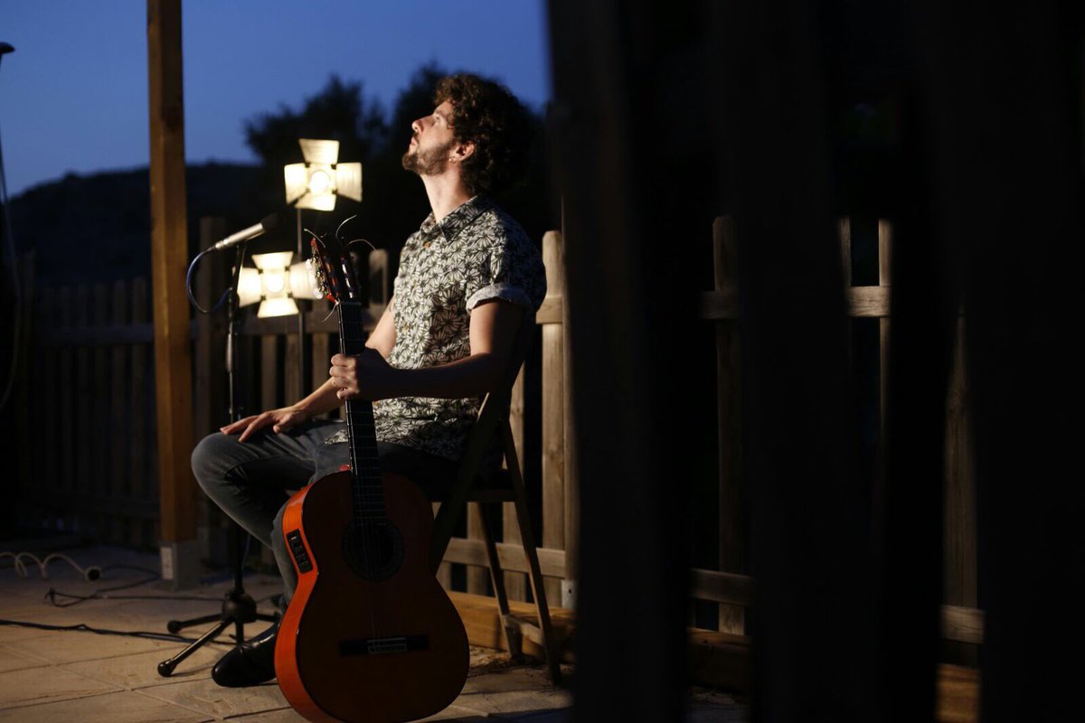 conelruido's tweet photo. Esta semana hemos salido del estudio para grabar un acústico muy especial con @PepeCarmonaMusi Muy pronto lo veremos en #DirectoAlRuido https://t.co/9y954zhfQu