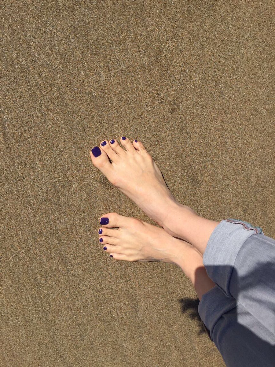 lyndseyfeet's tweet photo. More #sandyfeet for you! #Footfetish #feet #footlovers #paintedtoes #toefetish #footworship https://t.co/SyXMmduN3G