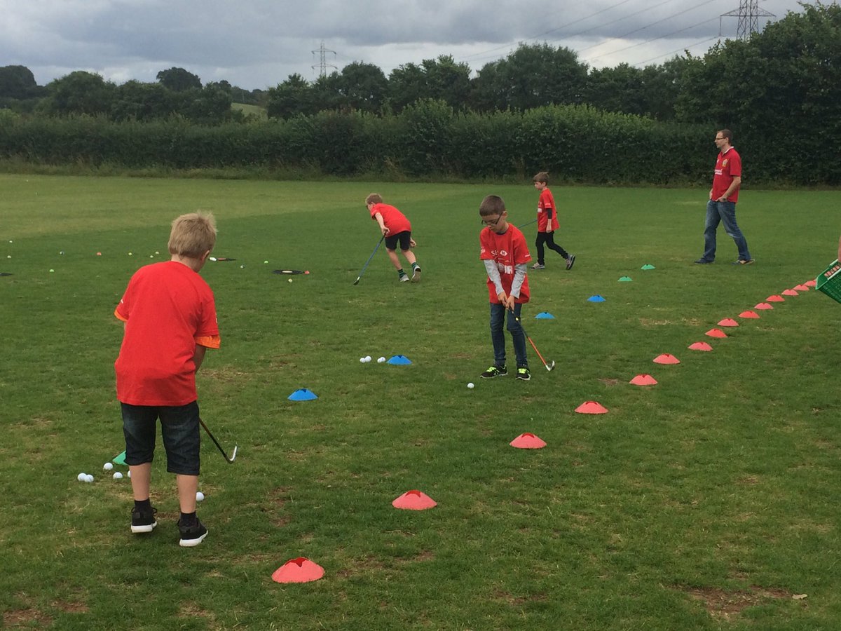 golfproclaire's tweet photo. Brilliant turn out @chipgolfclub for our @HSBC_Sport Hour today. Well done to all who took part #juniorgolf #AnyonesGame @NickHorrocks https://t.co/7yvSqkQ8dS